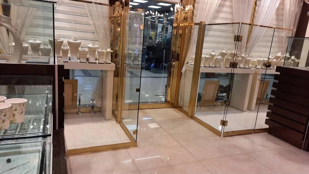 Arvin Jam, Double Wallpaper Glass Handrite Laminate Glass and bent in Ramsar