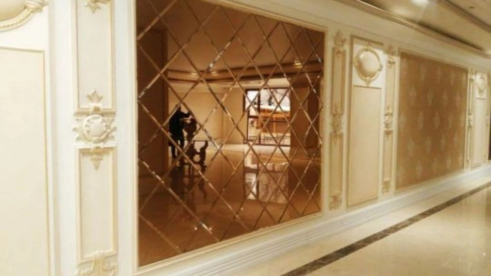 Mirror and plastering: Unique art of interior and exterior decoration of the building