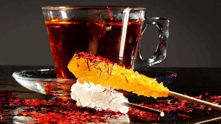 Sale of Demonoshi branch candy in Isfahan