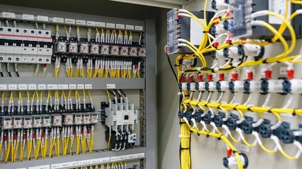 Installation and commissioning of industrial electrical boards with extensive after -sales service