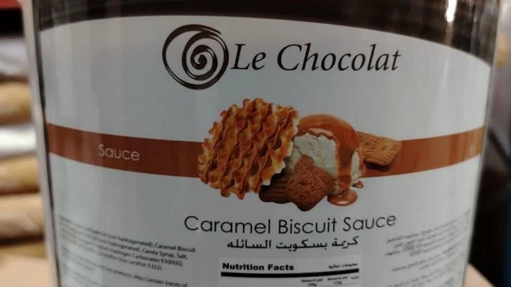 Distribute all kinds of cake and ice cream flavors