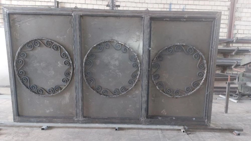 Mohammadi Production, Performance of Sets and Garden Doors in Isfahan