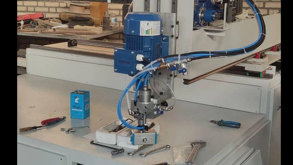 Electric panel foam injection machine