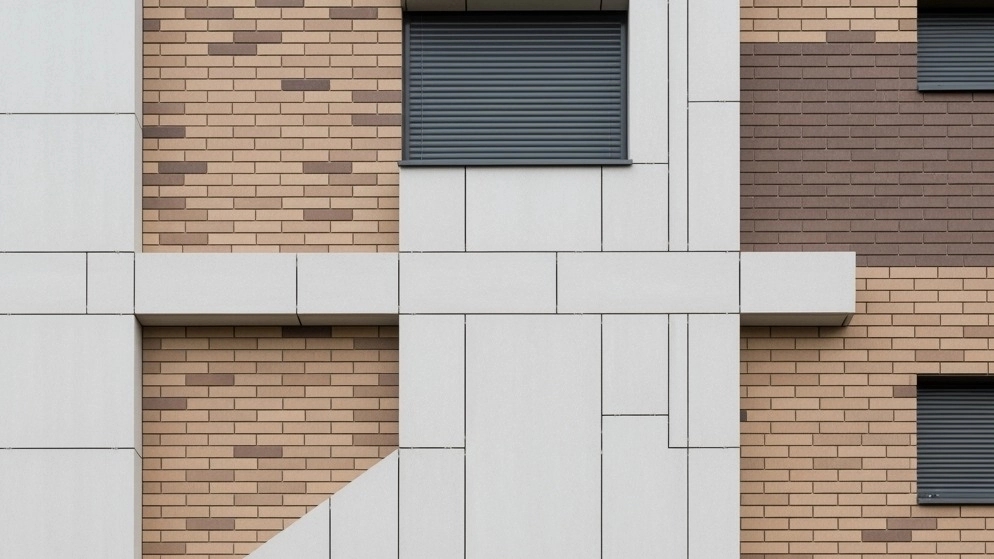 Modern display with refractory brick and concrete tile in Ghaemshahr