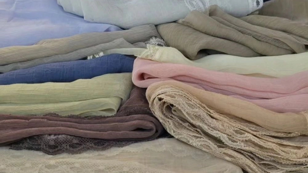 Raha Gallery, Sale of Scarfs, Scarfs and Hair Accessories in Kerman