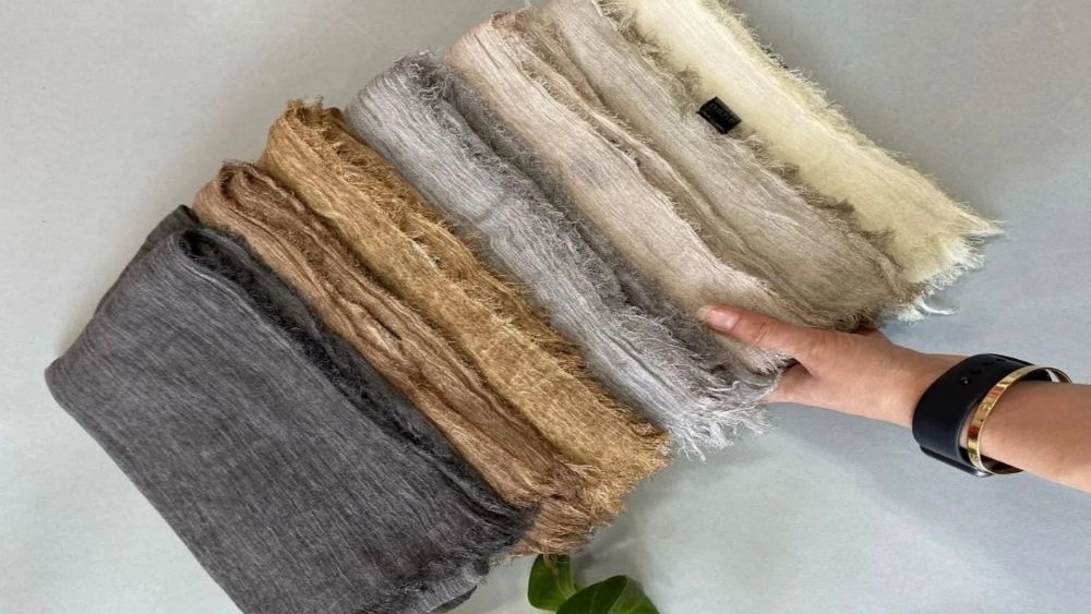 Secret Store, Sale of Scarfs and Scarfs in Rasht