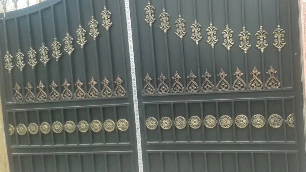Mohseni window door, construction of a crimson iron door in Rudsar