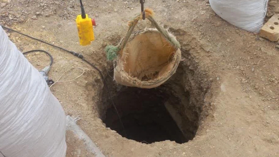 Digging and Ruby Ruby Well Ebrahimi, Discharge of Home and Wastewater in Zanjan