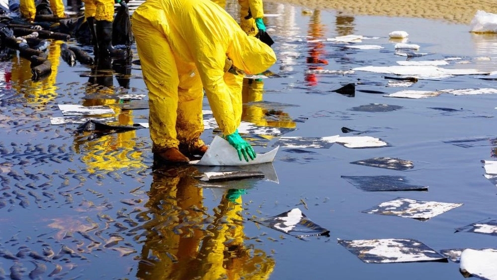 How to use Sepi oil absorbent pads in repair shops and stations