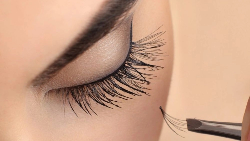 Eyelash Extension, Services and Specialized Extension and Lift Extension in Karaj
