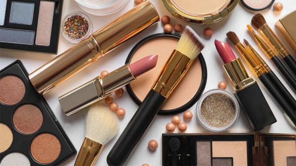 Gisu Shop, Sale and Distribution of Cosmetics and Cosmetics in Semnan