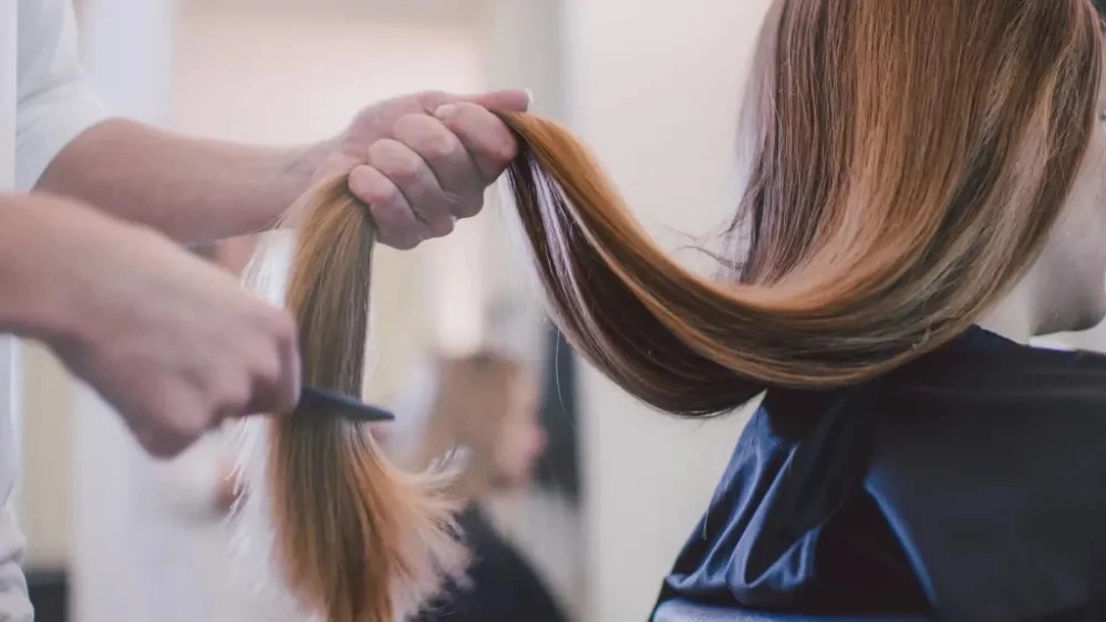 Delssa Beauty Salon, Permanent Creatine Hair and Nail Color Services in Fatemi Square in Tehran
