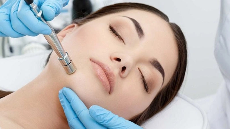 Farzaneh Shafi'i Spa Center, Hair Pedicure and Manicure Training in Dezful