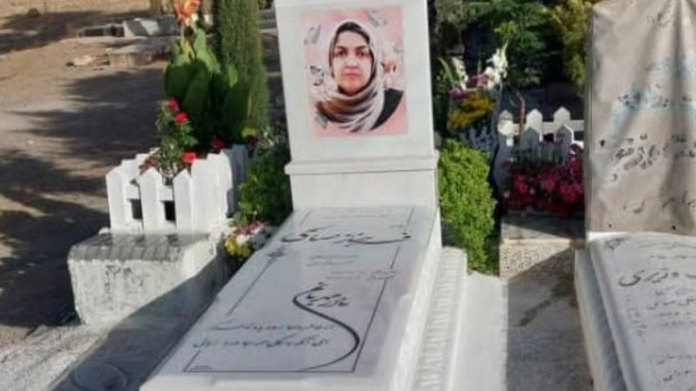 Khayyam's tombstone, design and sale of tombstone performances in Isfahan
