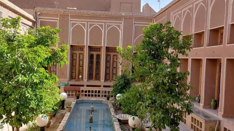 Uncle Hassan's Booming Residence, Traditional Rental and Booking of Isfahan