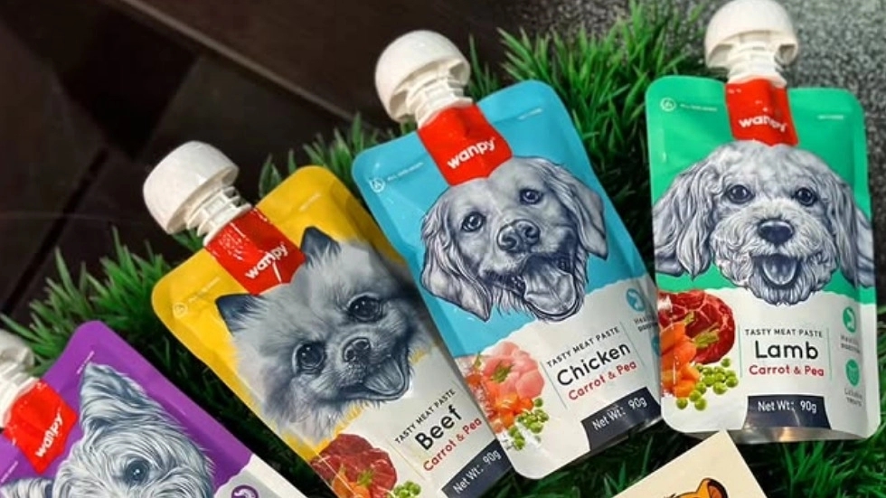 Simba Pet Shop, selling all kinds of dog and cat food in Tabriz