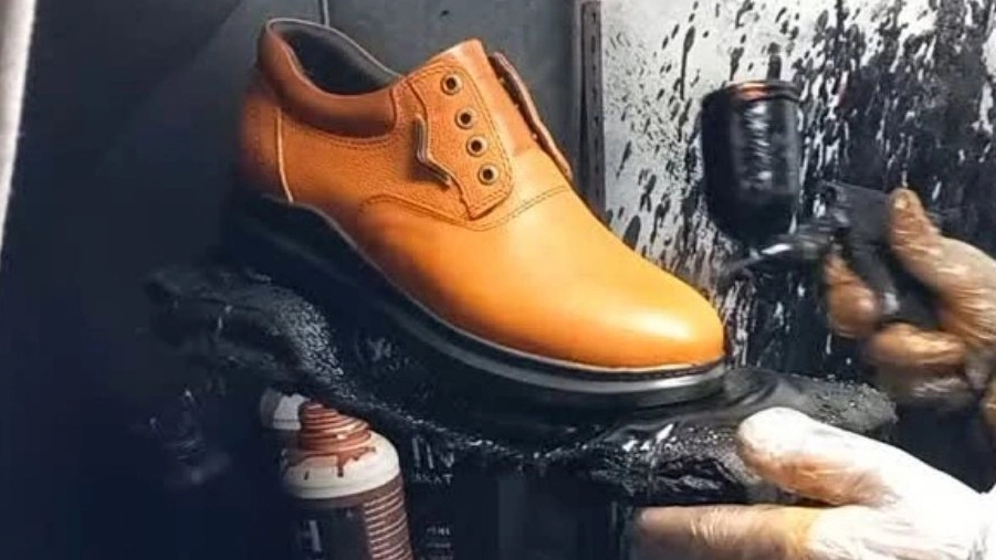Keys shoe production, production and sale of all kinds of formal and college shoes in Tehran