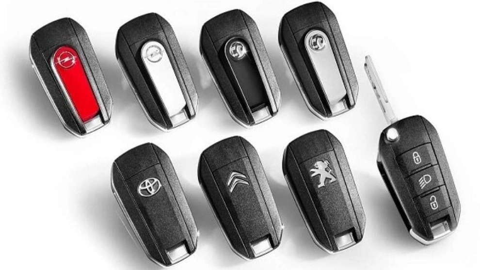 Arjian Key Making, making anti-theft door lock keys and car switches in Hamedan