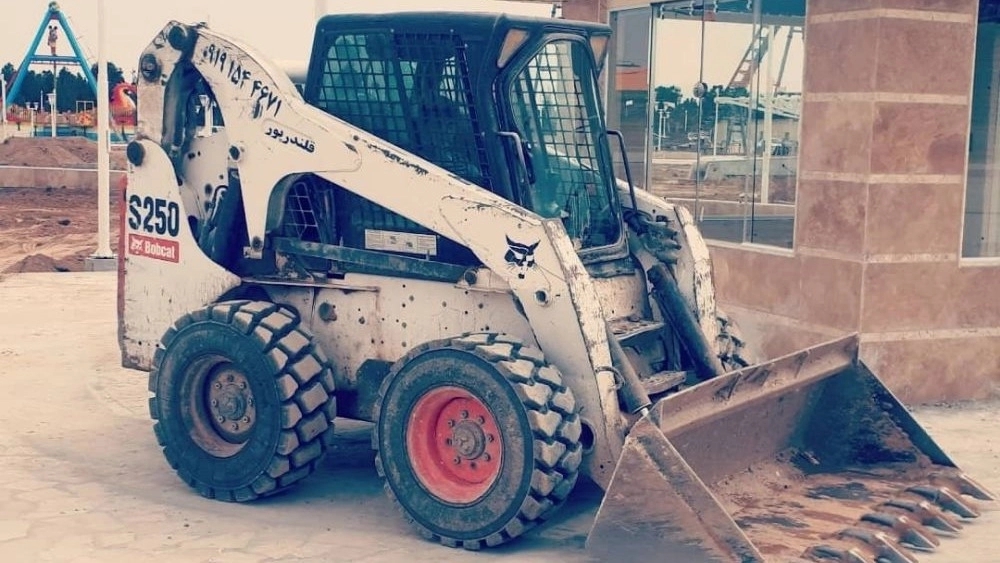 Babkat Qalandarpur, rent all kinds of backhoe loaders in Qom