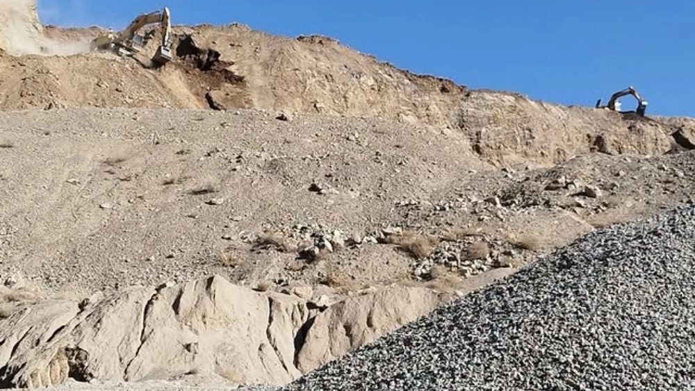 Abali mine, production and sale of sand and crushed stone on Heraz road in Tehran