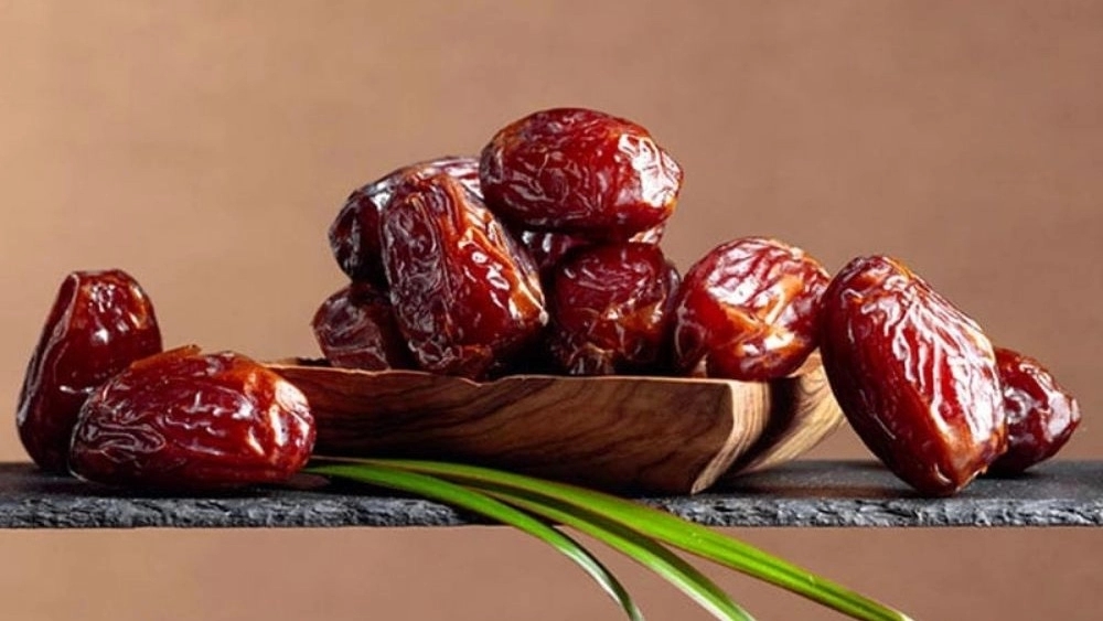 Al-Nakhil store, selling dates and date derivatives in Shiraz, Fars