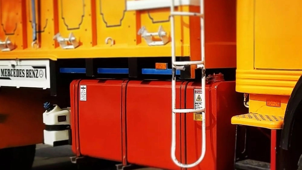 Parse tank factory, manufacture and installation of metal tanks for heavy machines in Isfahan
