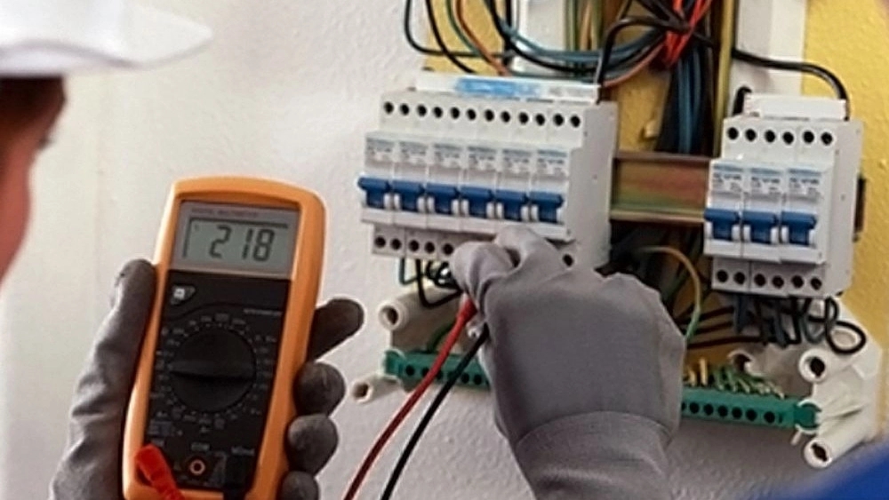 Novin Tabatabai Industrial Electric, manufacturing all kinds of industrial and household electrical panels in Yazd