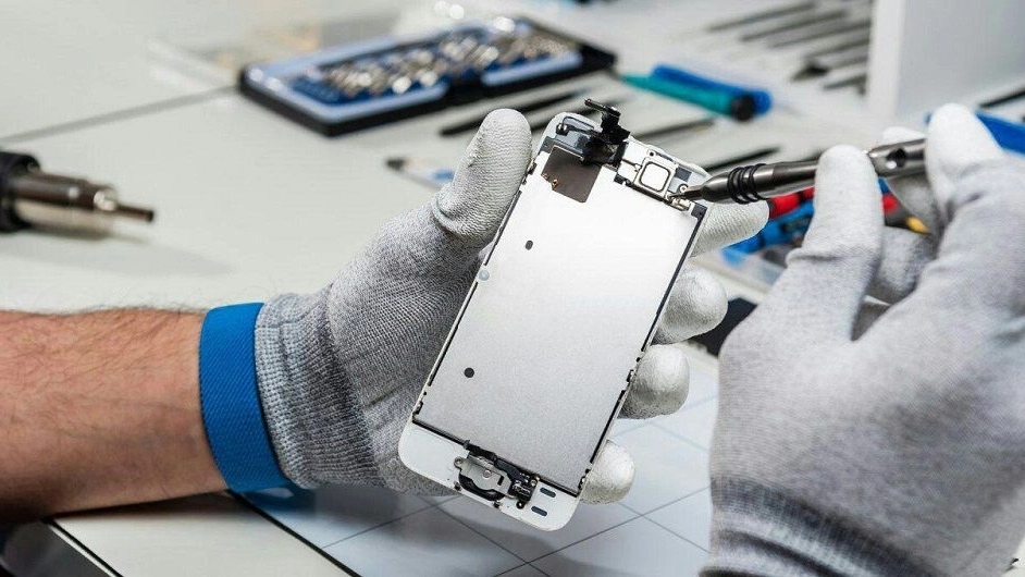 Ryan Company, sales and repair of all types of iPhones in Tehran