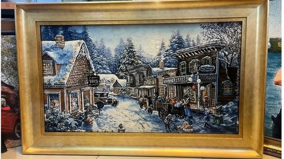 Qab Hosseini store, production and sale of all kinds of PVC and wooden frames in Qom