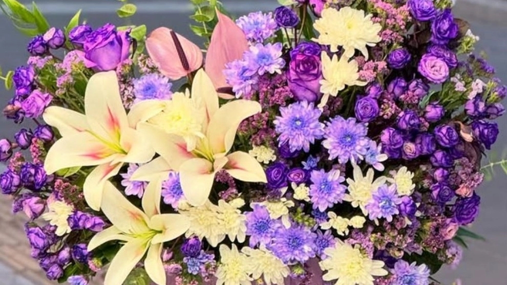 Maryam Florist, selling bouquets, boxes and flower crowns in Mashhad