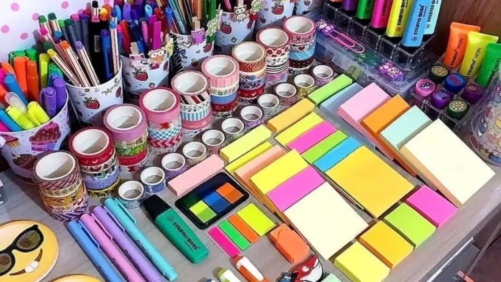 Mehda Tahrir store, selling automatic writing supplies and Iranian markers in Tehran