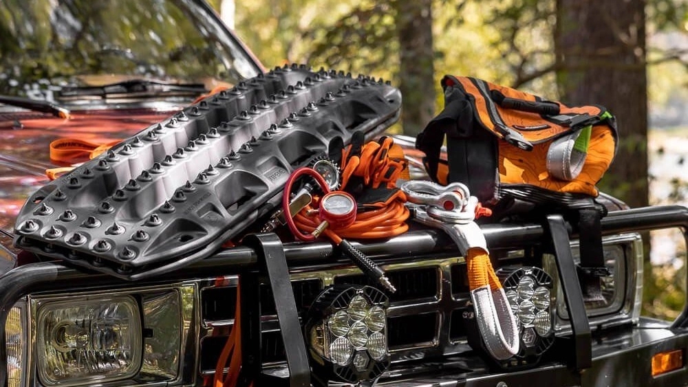 Aria Offroad, design and construction of offroad equipment set in Karaj