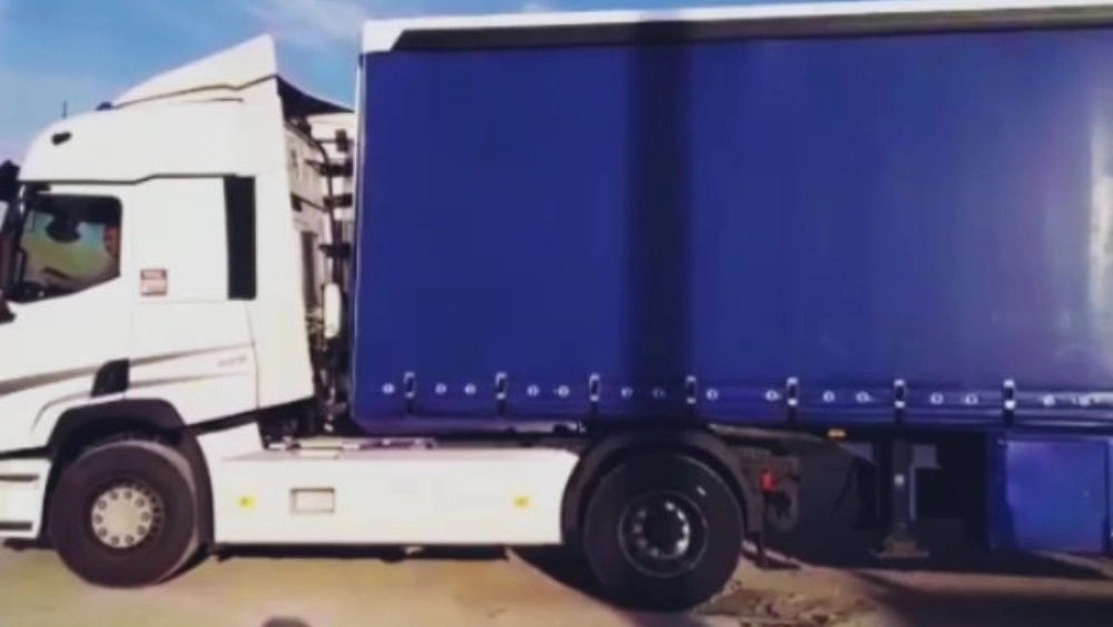 Urum Darna, designing the construction of containers and installing the sliding system in Urmia