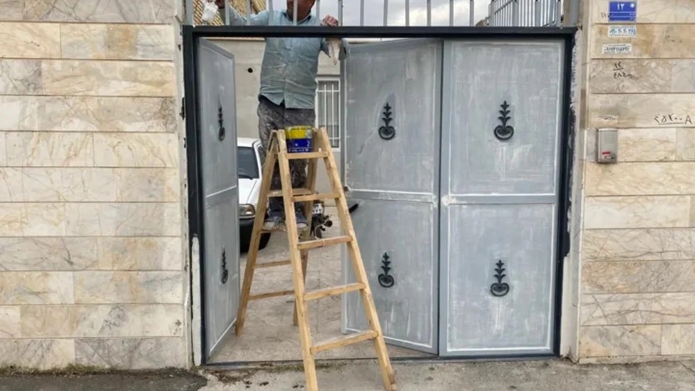 Aloi industrial workshop, making iron window doors and light sheds in Isfahan