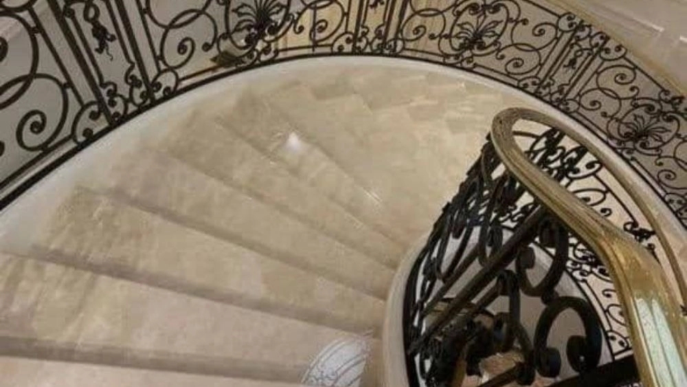 Kashan Step, the design of the construction of stairs around the square axis and the spiral staircase and the middle axis