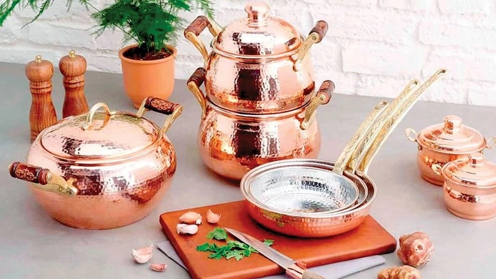 Hosni Mozafari production, production and sale of handicrafts and copper dishes in Zanjan