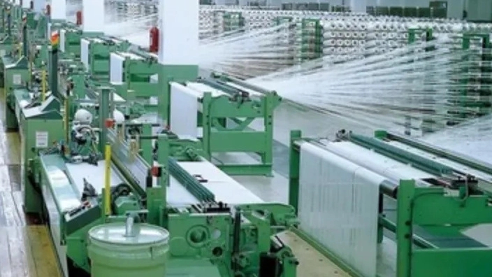 How did Tabriz become the hub of textile machinery manufacturing?