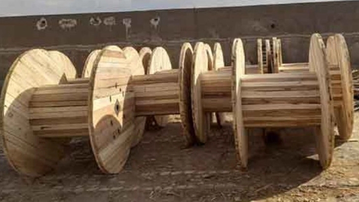 Tosca Mobin, production of Hazara electric cable wooden spool in Janat Abad Ivanki industrial town