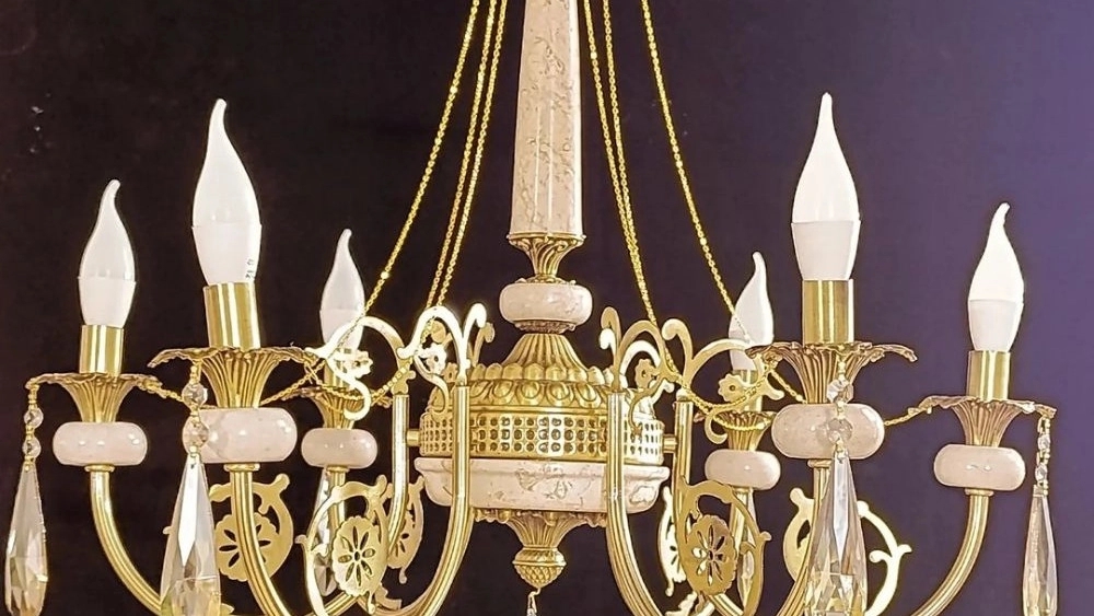 Helenaz Luster, manufacturer of branch chandeliers in Isfahan