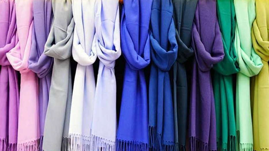 Hena Gallery, sale and distribution of all kinds of shawls and scarves in Varamin