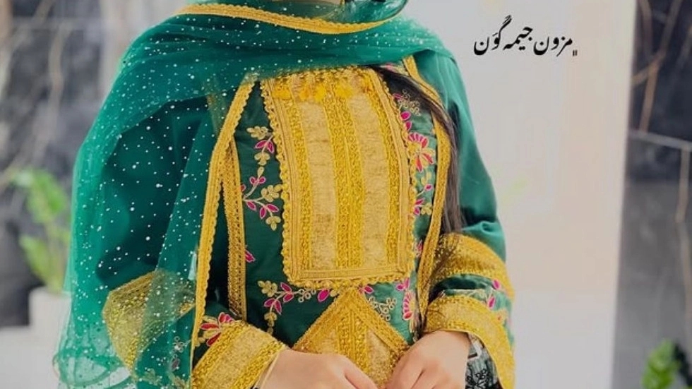 Jameh Goon Maison, selling local clothes and shawls in Hormozgan