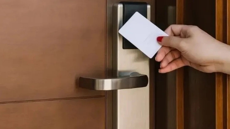 Arin Tejarat Hosseini Company, sale of password and fingerprint card locks in Isfahan