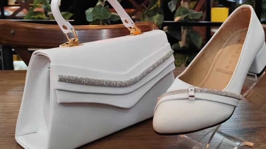 Al Barazi store, sale and distribution of all kinds of bags and shoes in Behshahr