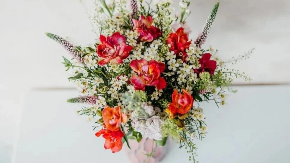 May Jan Flower, sales and distribution of flowers and flower arrangements in Mashhad