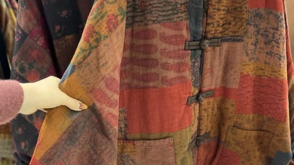 Helia Gallery, selling women's clothes in Shaheswar