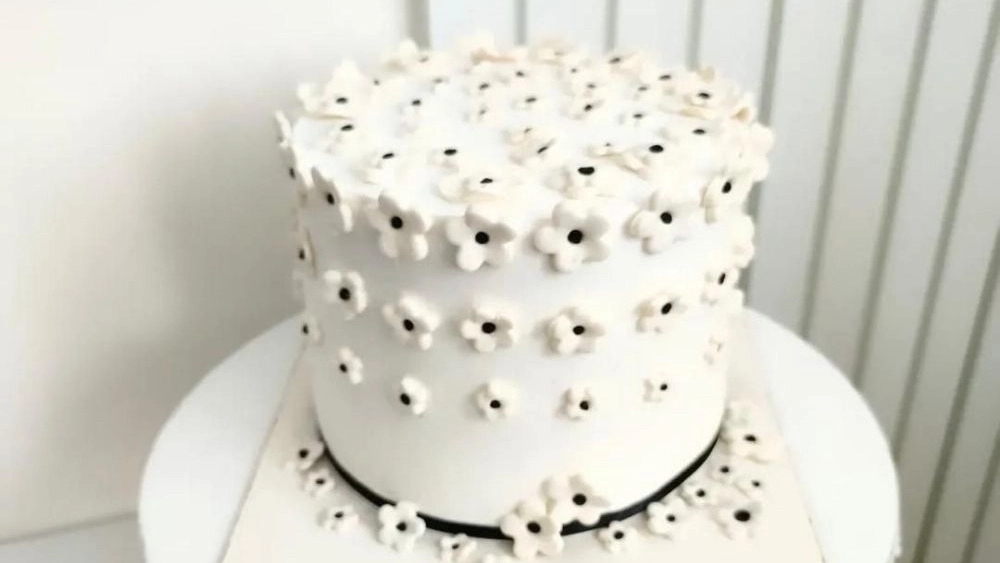 Milked cakes and pastries, production and sale of home-made sweets and cakes in Esfrain