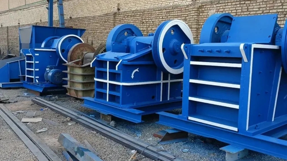 Manafi Jahan Stone Crusher Workshop, design and production of stone crusher machine in three roads of Adraan