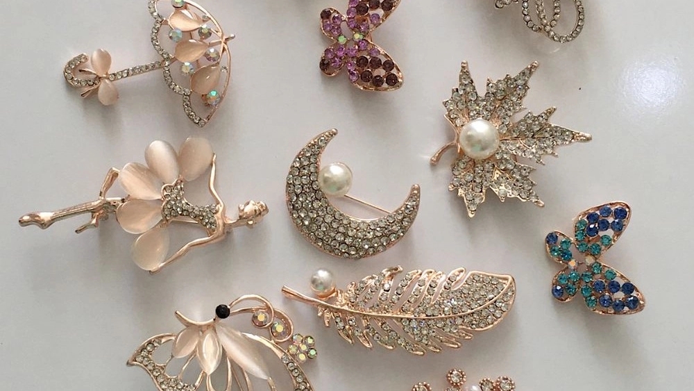 Royal Brooch Gallery, producing and selling silver brooches in South Khorasan