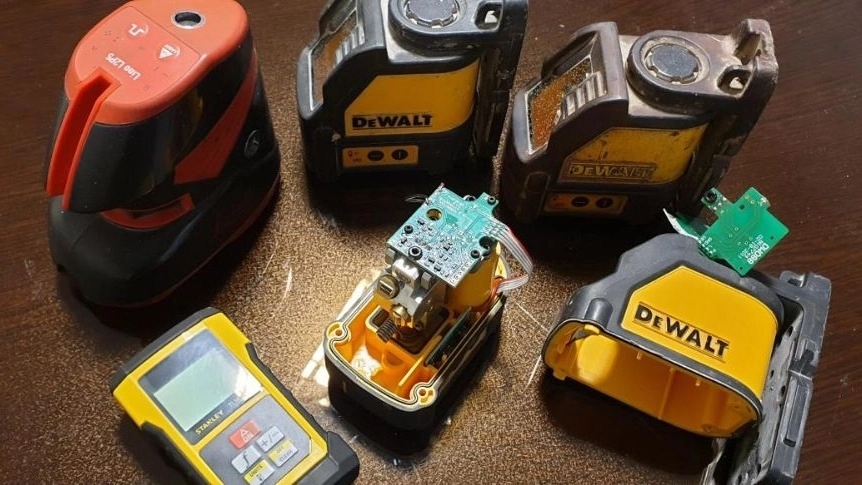 Sadeghi Mehr instrument repair, laser level repairs in Qom