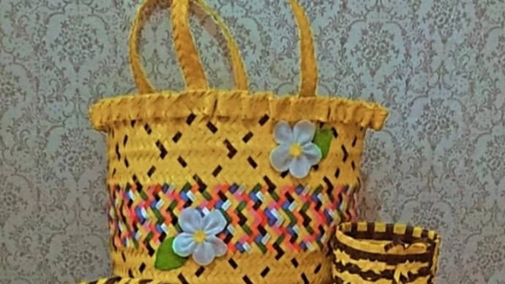 Glaris Handicrafts, production and sale of all kinds of woven tablecloths and belt boxes in Rasht